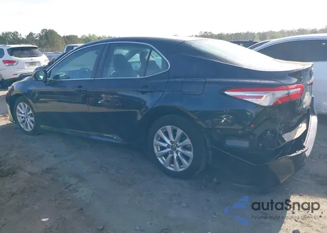 2018 Toyota Camry Le z USA, uszkodzony, nr VIN 4T1B11HK9JU503534